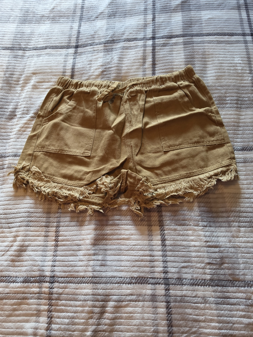 Women's Frayed Hem Drawstring Shorts - Tan